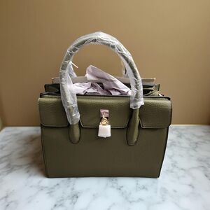 New La Terre Green Handbag with crossbody strap
